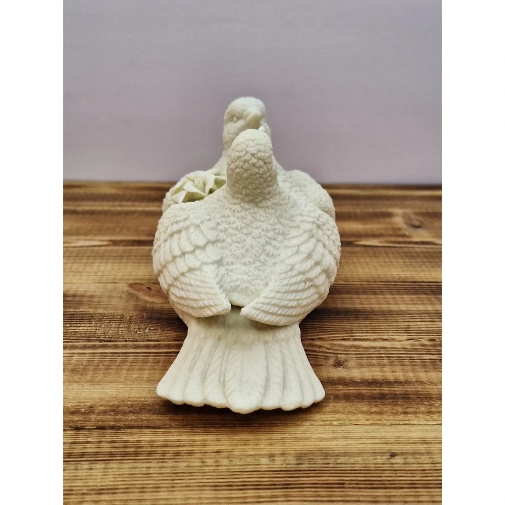 Trinket Box w/ Nesting Love Doves‎ & Flowers On Lid Jewelry Holder